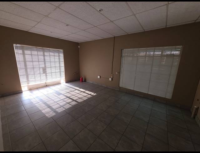 1,500M² OFFICE FOR SALE IN THREE RIVERS